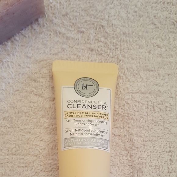 it cosmetics Other - 5/$20 - IT Cosmetics Confidence in a Cleanser it cosmetics Other - 5/$20 - IT Cosmetics Confidence in a Cleanser
